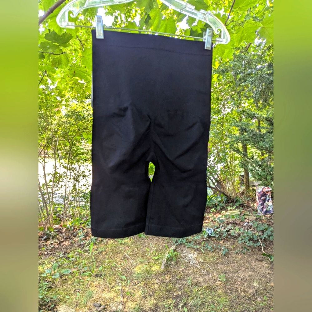 NWT 🚲🩳😉 IZOD 😉🩳🚲 BODY SMOOTHING SHAPE WEAR⭐HIGH WAIST🍐XTRA CONTROL❤️LG💎